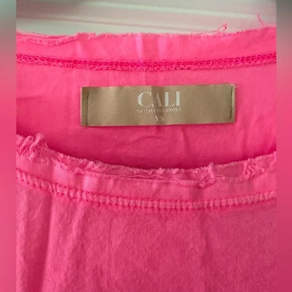 NWT Cali Dreaming Cali tee, XS, neon pink - Picture 2 of 3